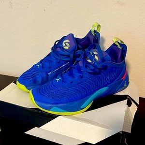 Luka 1 (jordan) basketball shoes.